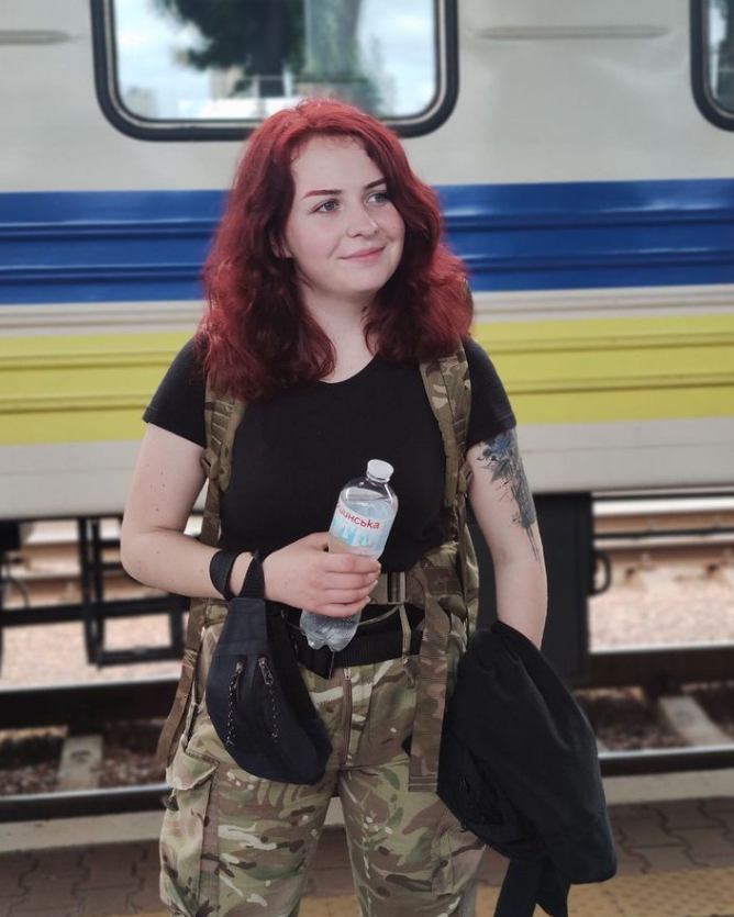 "Народжена для війни". Як зараз живе і чим займається "Пташка" з Азовсталі