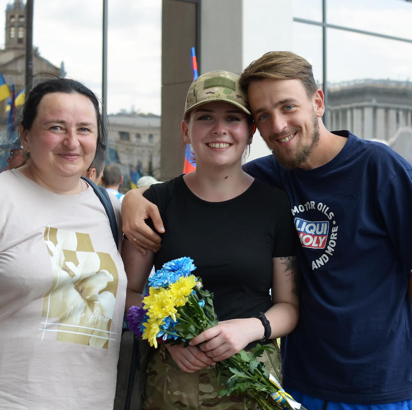 "Народжена для війни". Як зараз живе і чим займається "Пташка" з Азовсталі