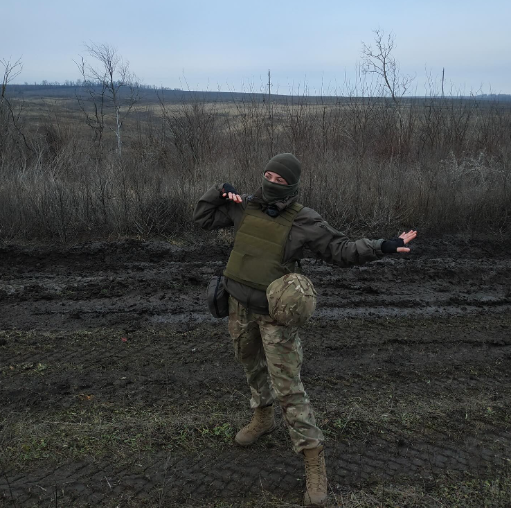 "Народжена для війни". Як зараз живе і чим займається "Пташка" з Азовсталі
