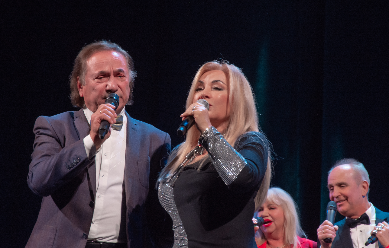 Оксана Билозир эффектно отпраздновала 45-летие своей карьеры. Как сейчас выглядит певица (фото)