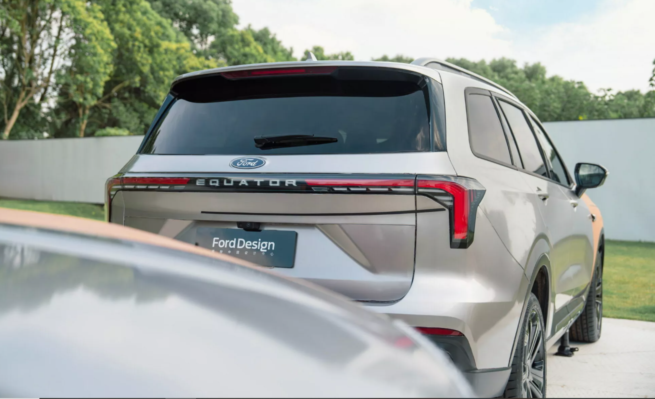 Повнорозмірний кросовер Ford Equator перетворили на гібрид