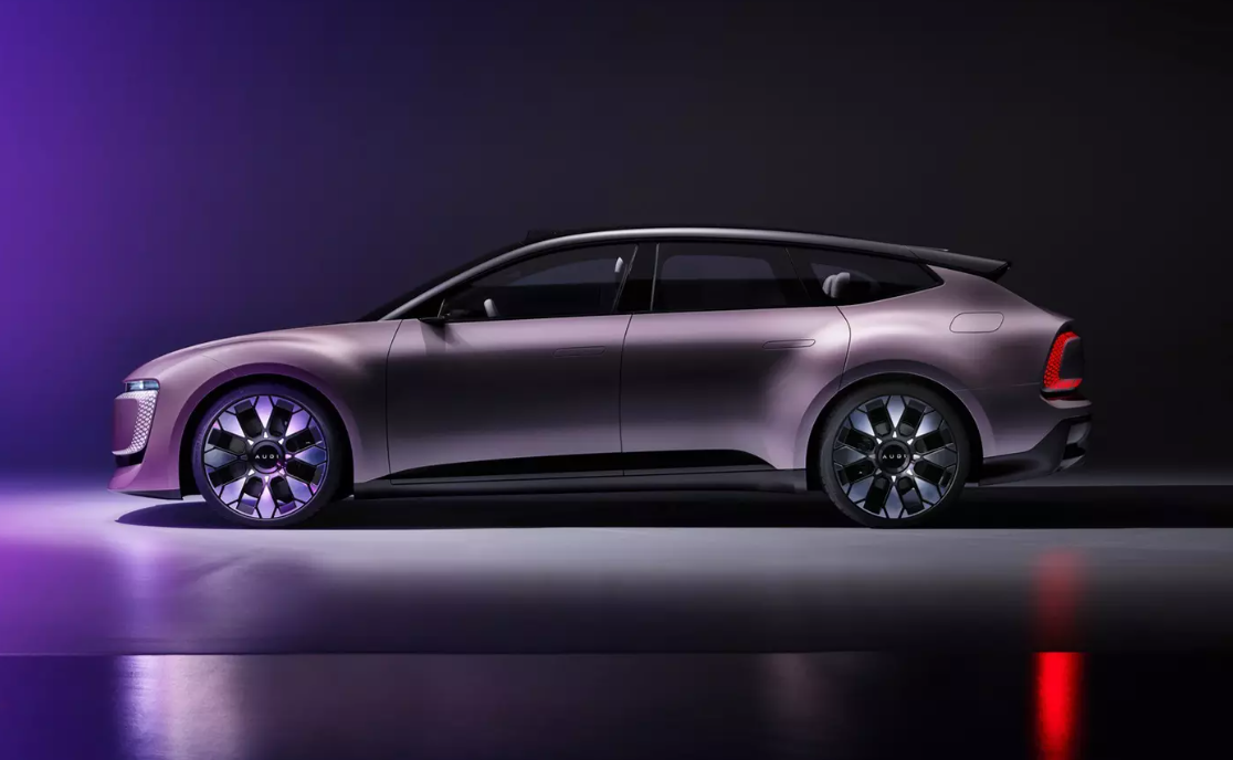 Вперше з новою емблемою: Audi показала новий електричний універсал