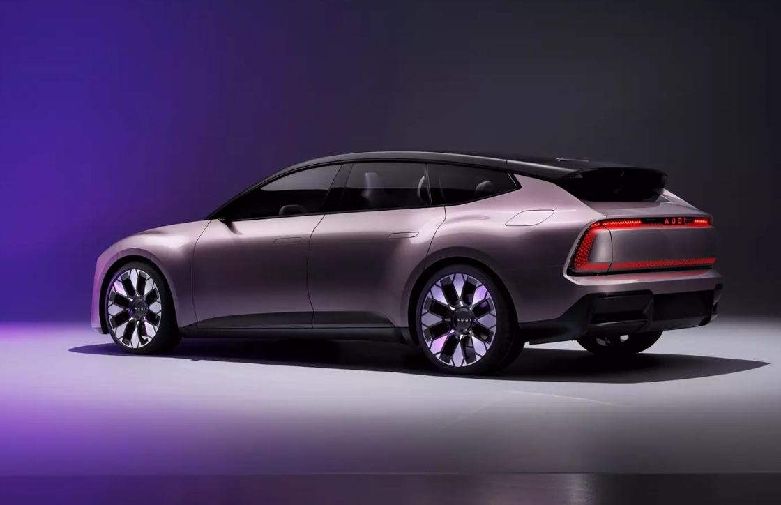 Вперше з новою емблемою: Audi показала новий електричний універсал