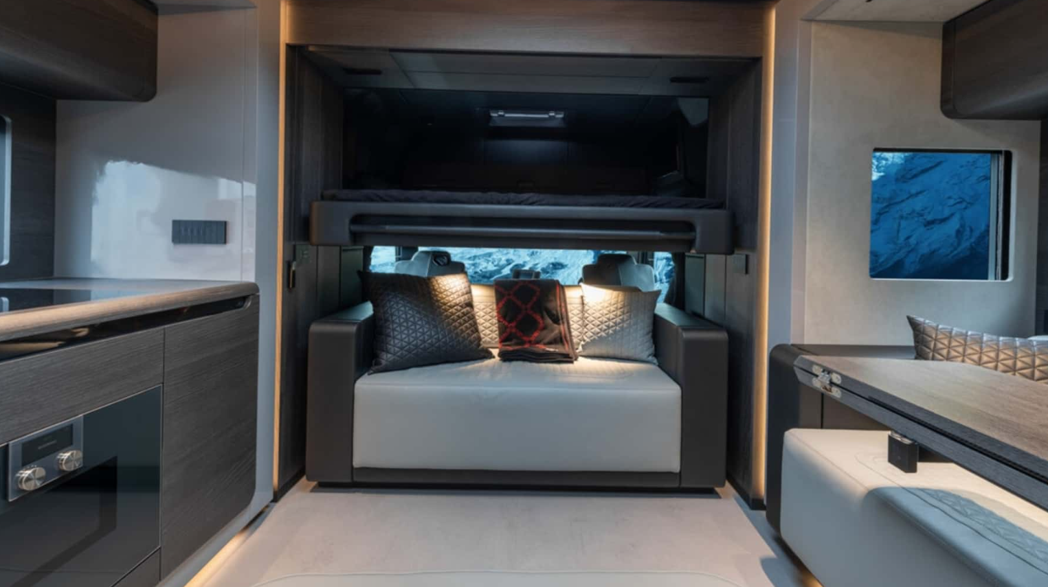 Площею з квартиру: Brabus представив розкішний будинок на колесах на базі Mercedes-Benz