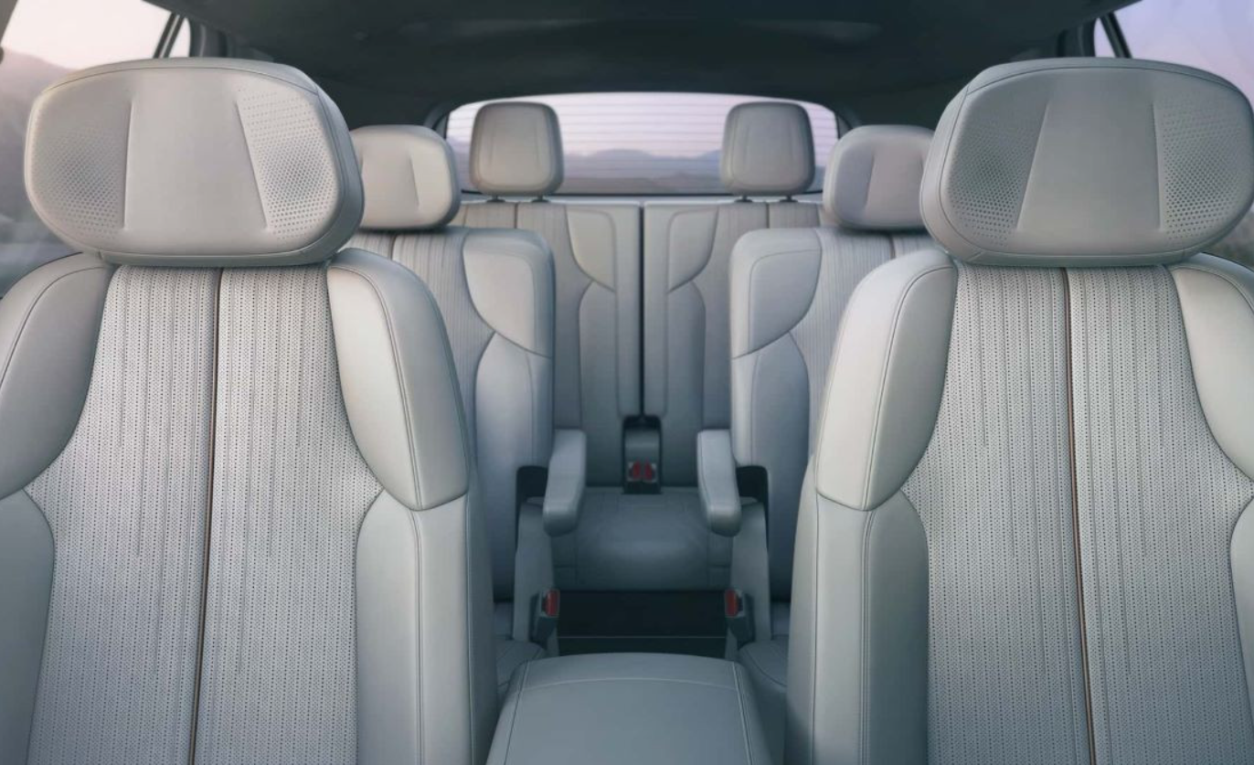 Cadillac официально показал электрический кроссовер Vistiq: названные цены и характеристики