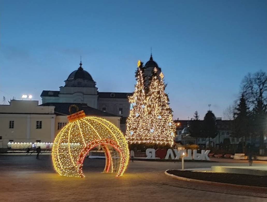 Коли та як прикрашатимуть "центральні" ялинки Луцька: що відомо