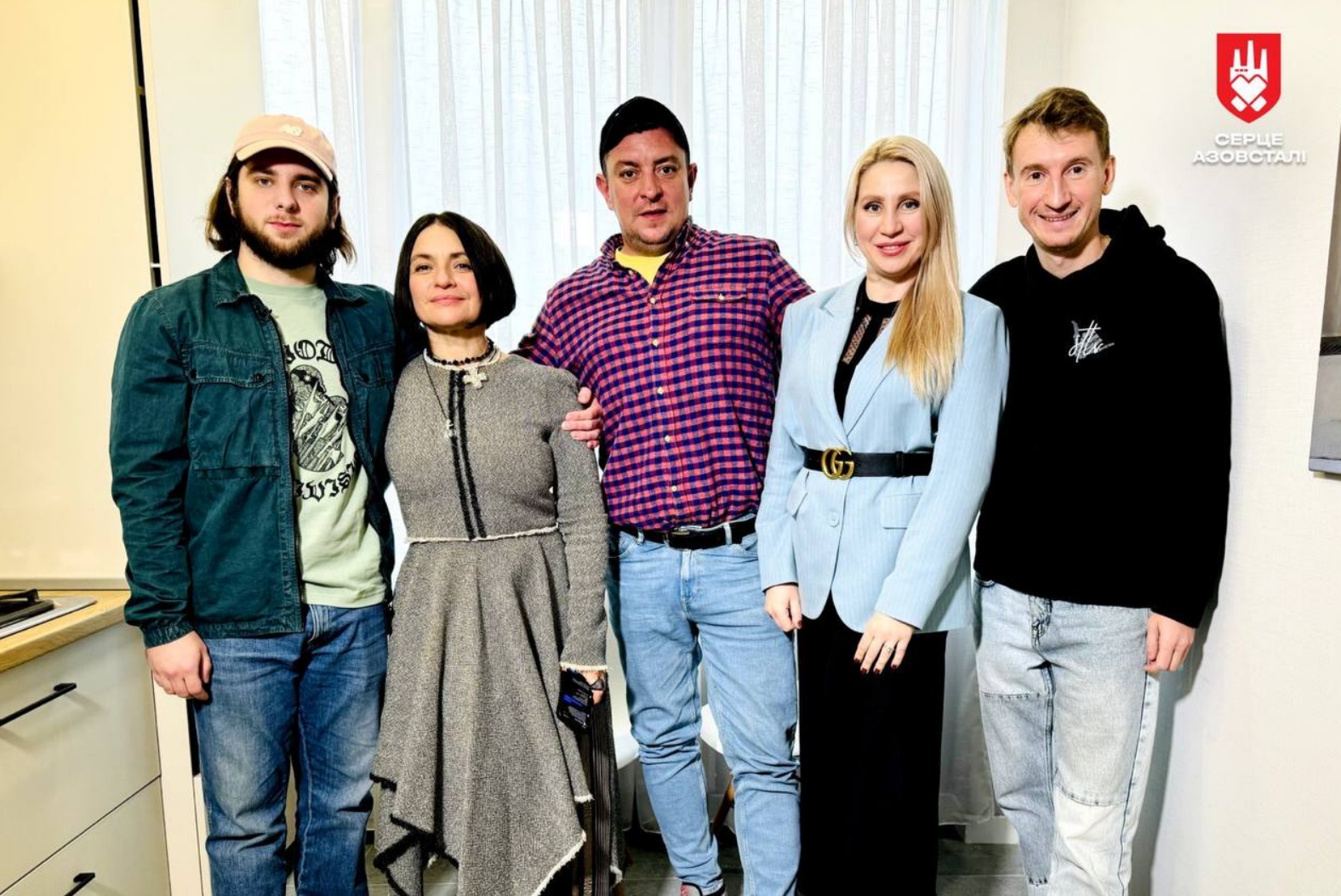 Коміки Бампер та Сус завітали на новосілля до захисника Маріуполя 