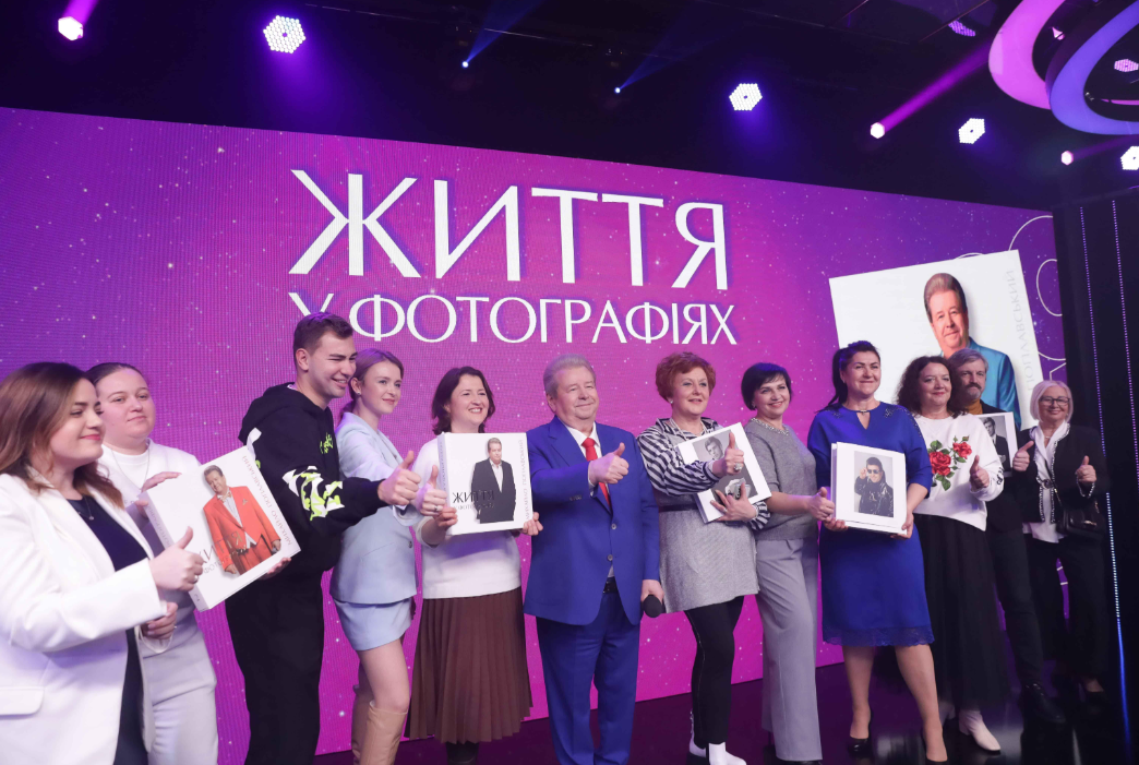 Ректор у фотооб’єктиві: Київський університет культури презентував тритомник про Михайла Поплавського