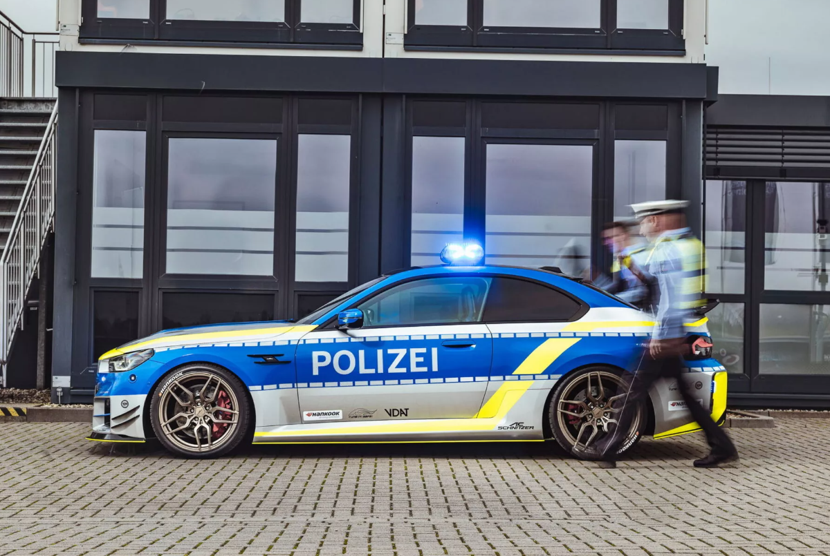 Для поліції створили спеціальний спорткар BMW M2