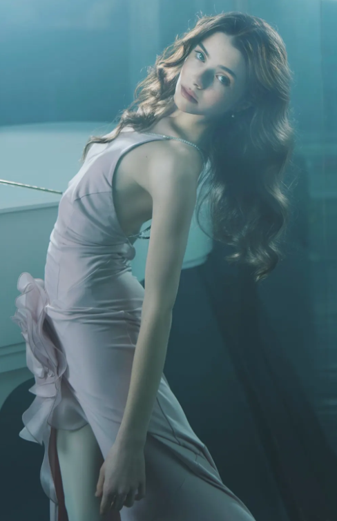 Екатерина Кухар снялась в очень красивой фотосессии со своими студентами