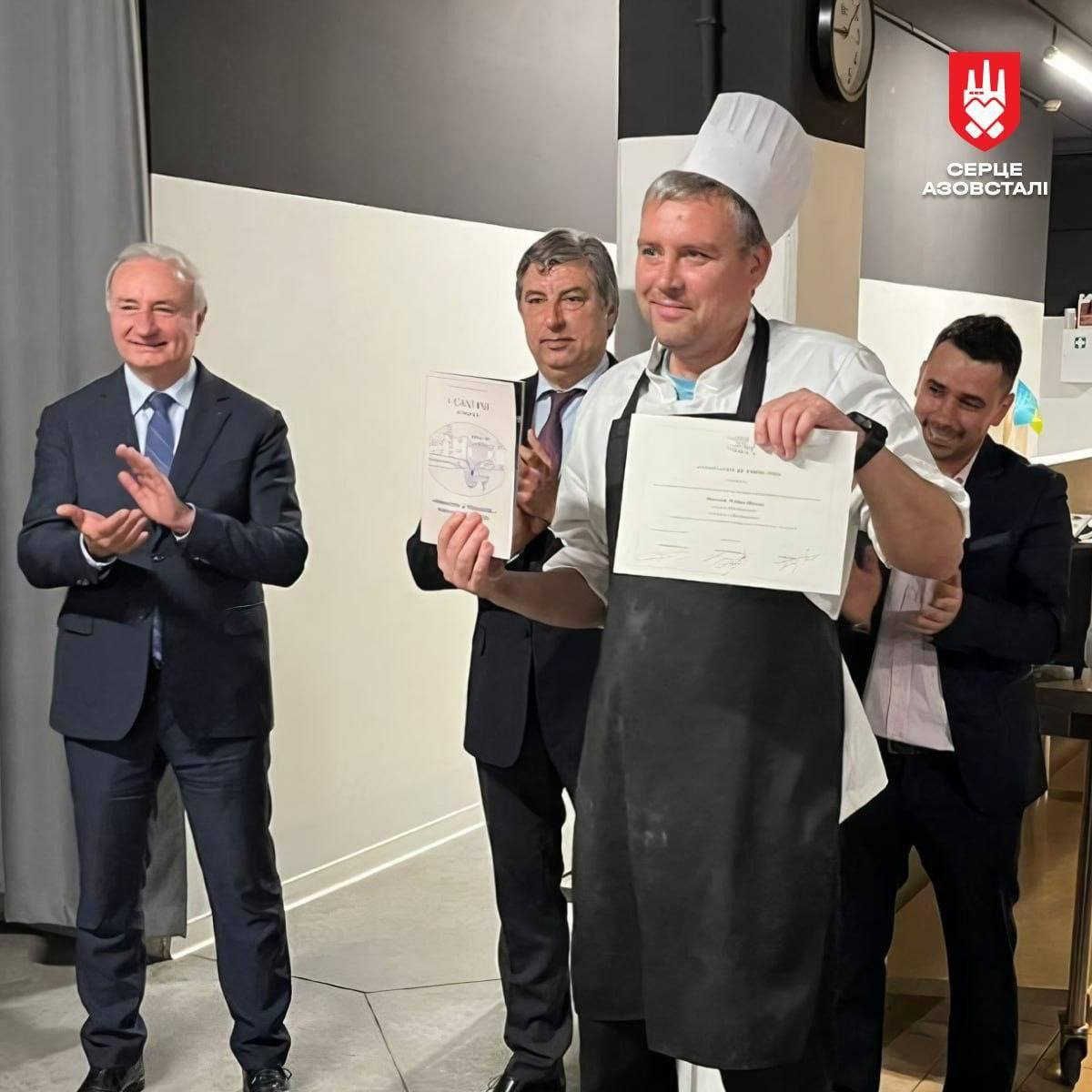 За програмою "Серце Азовсталі": оборонці Маріуполя отримали дипломи французької кулінарної школи