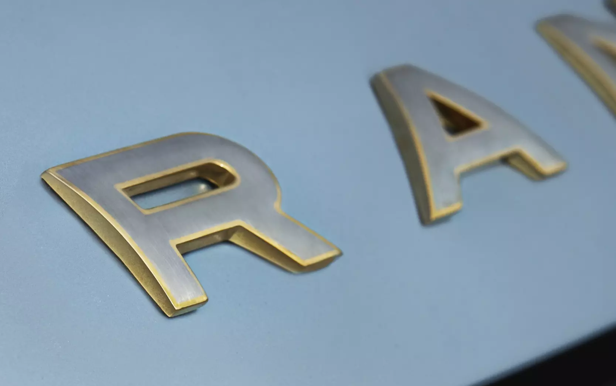 З кілограмом золота на борту: Range Rover отримав ексклюзивну версію Candeo