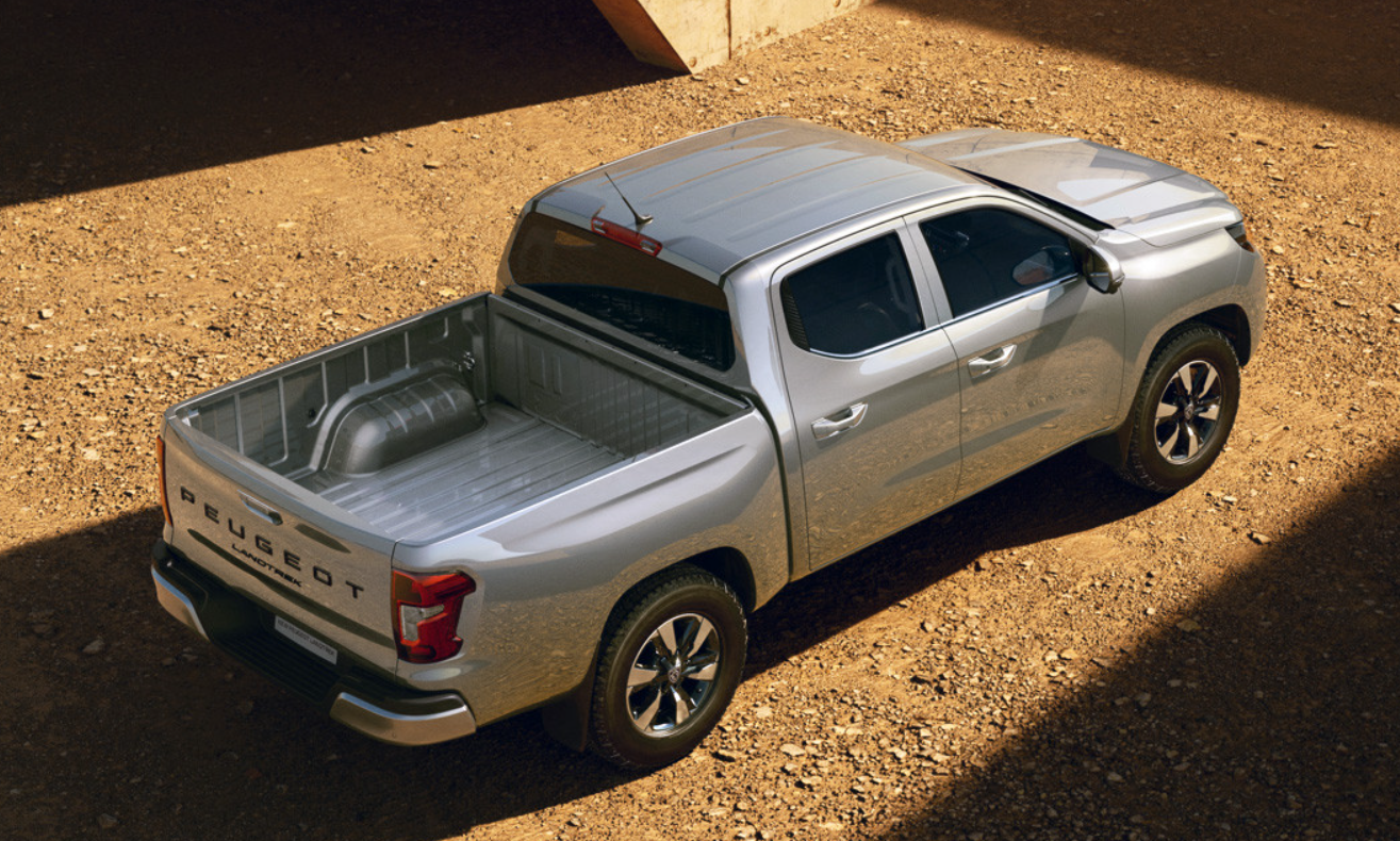 Інший двигун та "свіжа" зовнішність: пікап Peugeot Landtrek суттєво оновився