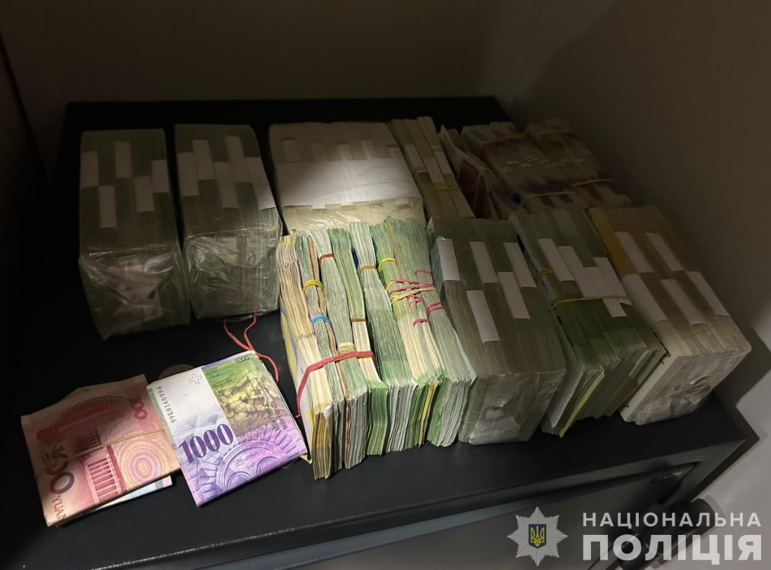 В Україні викрили міжнародну схему контрабанди наркотиків у посилках з продуктами: деталі