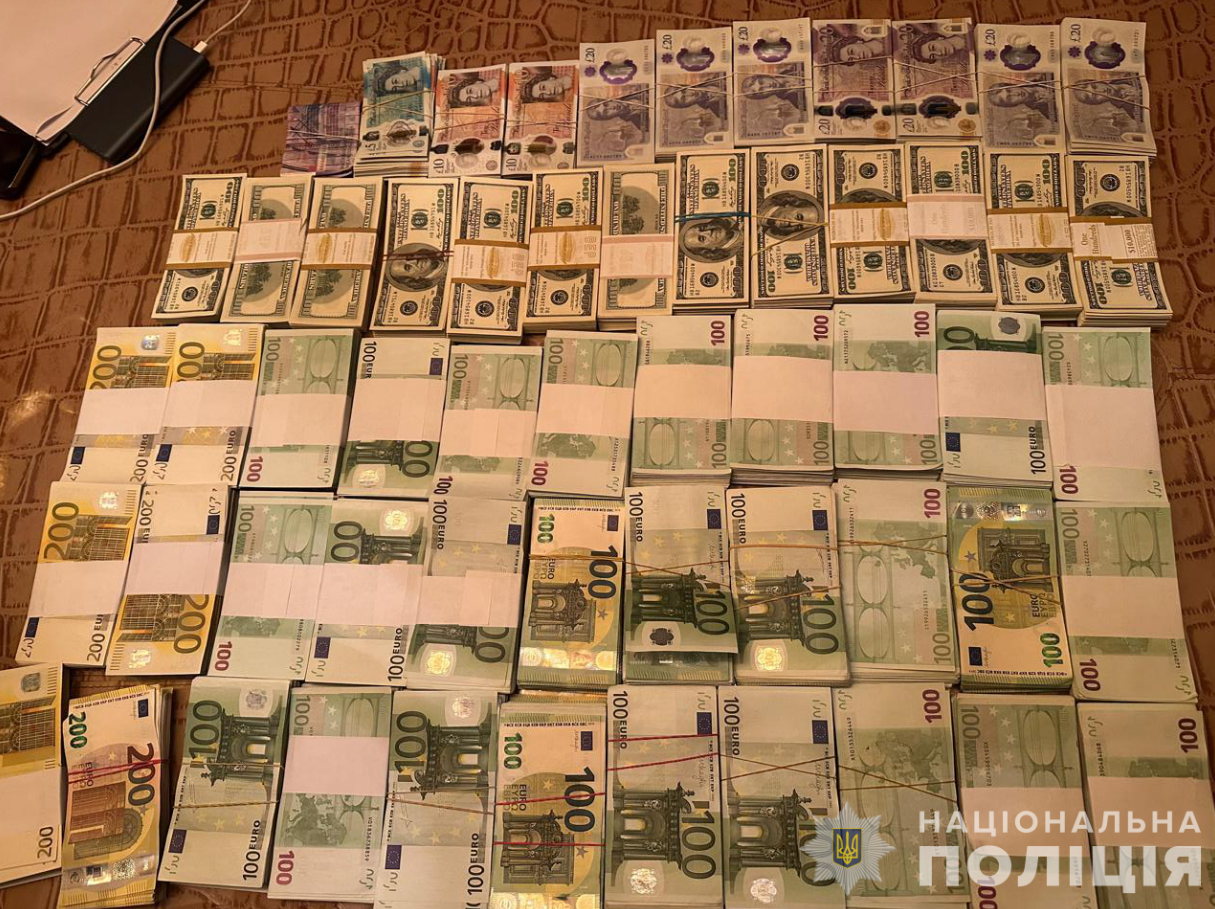 В Україні викрили міжнародну схему контрабанди наркотиків у посилках з продуктами: деталі