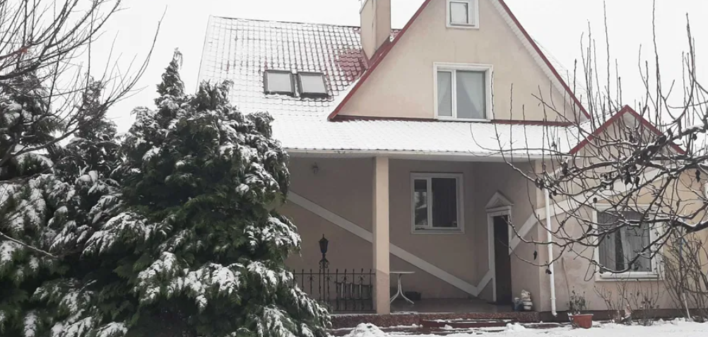 Від скромних варіантів до VIP. Скільки коштують будинки на Новий рік у Києві і передмісті