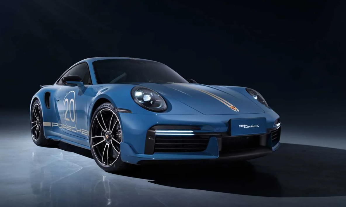 Porsche масово закриває автосалони у Китаї: стала відома причина