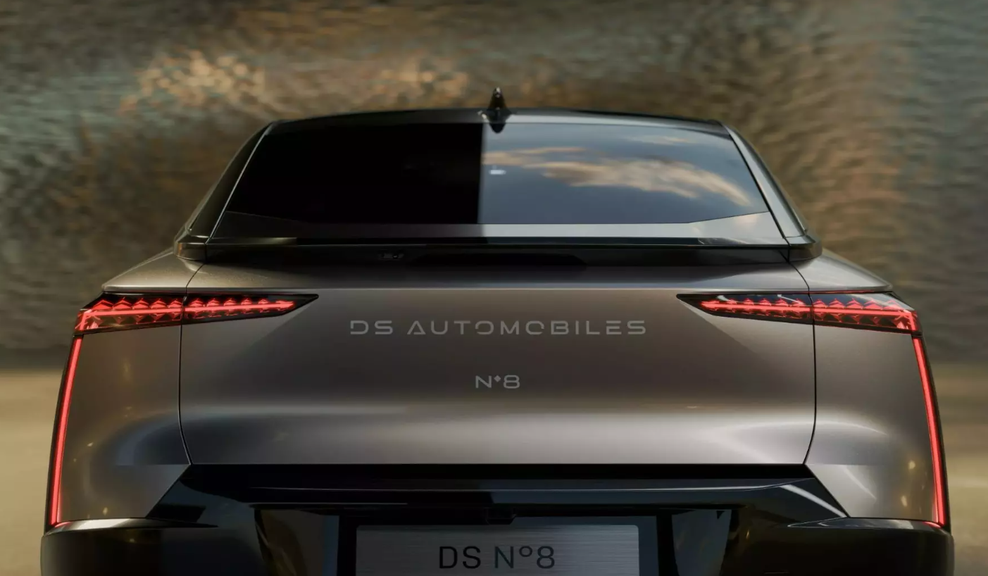 DS показала новий електричний кросовер: опубліковані ціни та характеристики