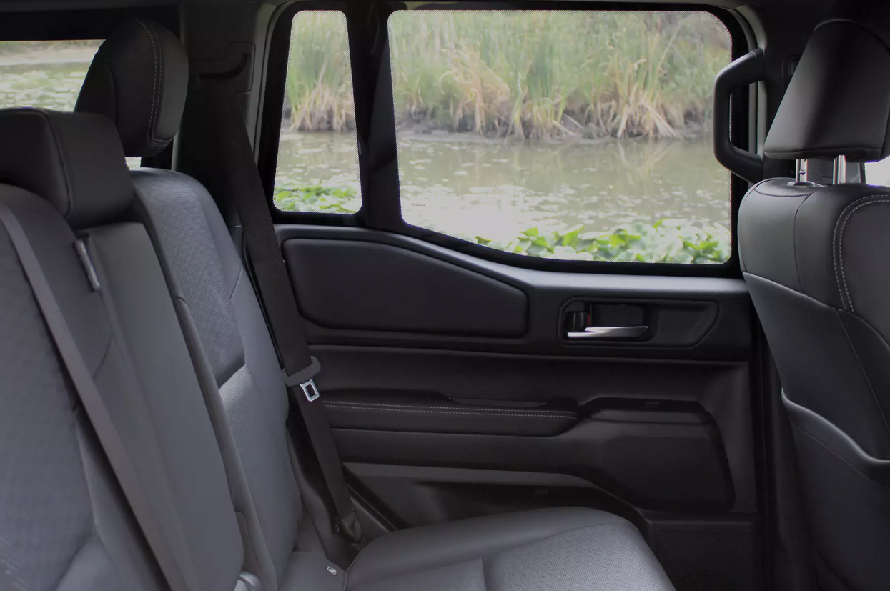 Новий позашляховик Toyota Land Cruiser отримав броньовану версію: подробиці