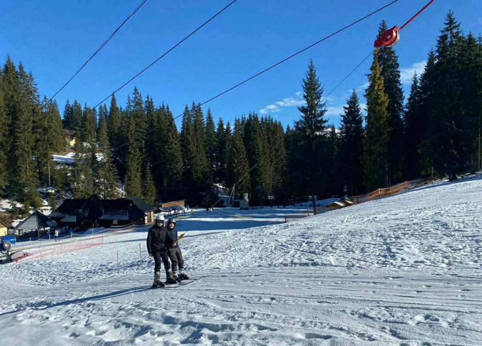 Бюджетні варіанти і не дуже. Скільки коштує в цьому сезоні покататись на лижах у Карпатах