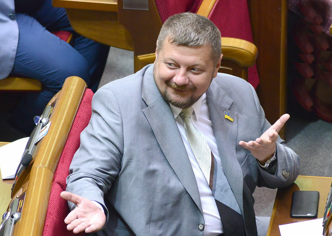 Екс-нардеп Мосійчук звинуватив "азовців" у купівлі елітного житла. Командир полку відповів