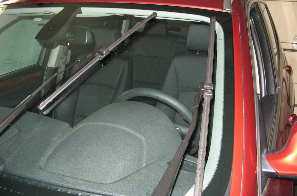 У вас є, але ви не знали: зимове паркування та сервісний режим двірників авто