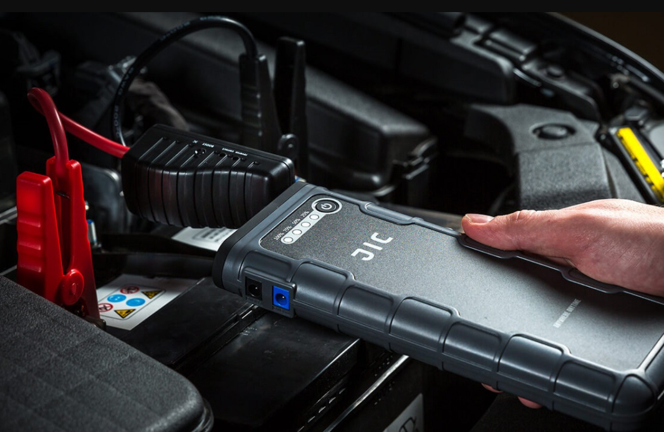 Пусковой бустер для АКБ автомобиля: действительно ли он помогает
