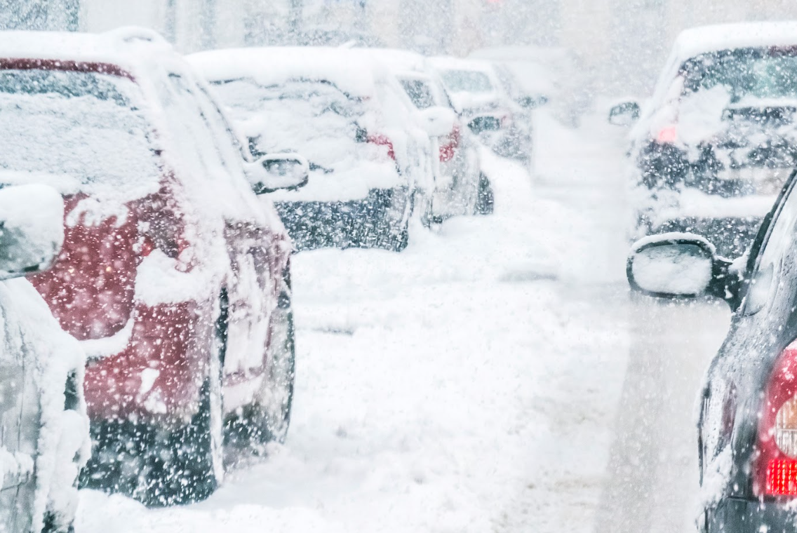 Мороз і волога: що робити, коли примерзли двері у машині