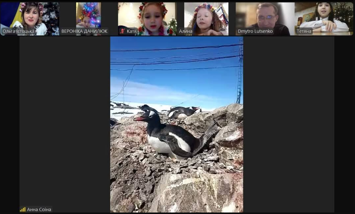 Колядки онлайн і "щаслива" пампушка. Як святкували Різдво українські полярники (фото)