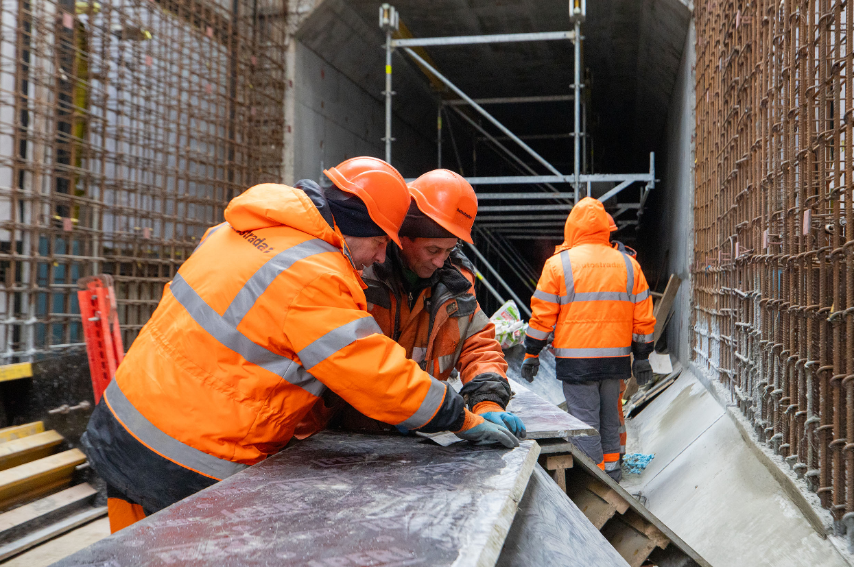 У КМДА показали, як будують метро на Виноградар (фото, відео)