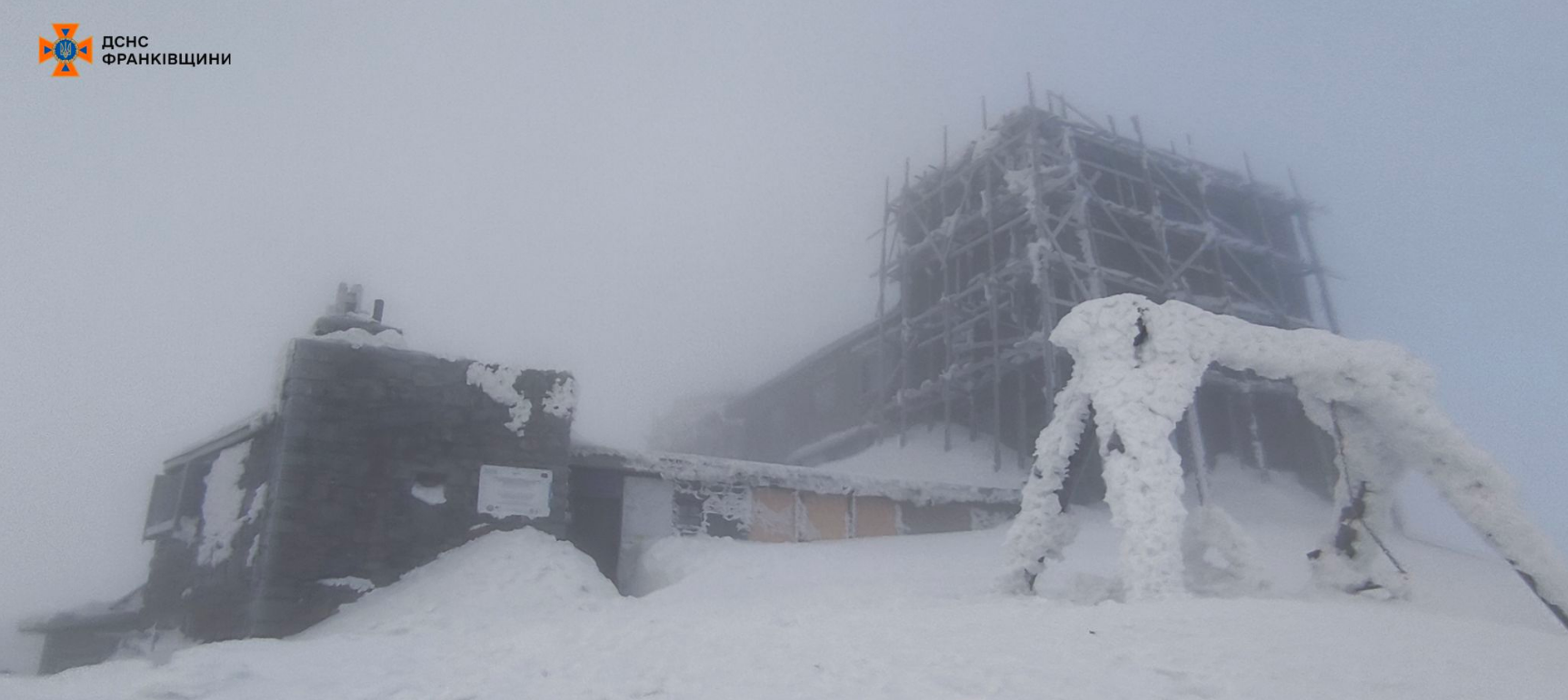 Высокогорье Карпат "накрыл" опасный морозный шторм (фото)