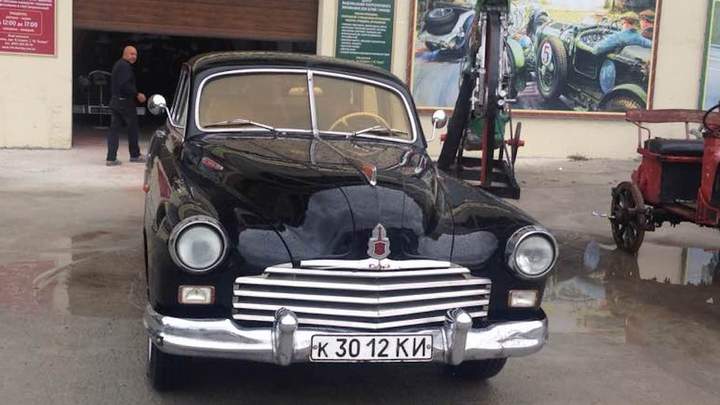 В Україні продали ретро-автомобіль за рекордну суму. Ось як він виглядає