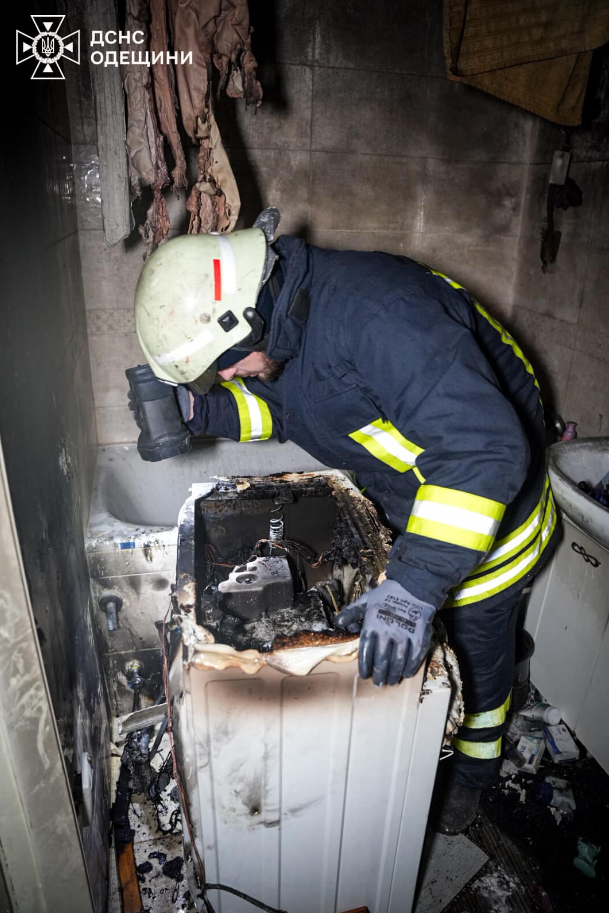 В многоэтажке Одессы вспыхнула стиральная машина: пострадал ребенок (фото)