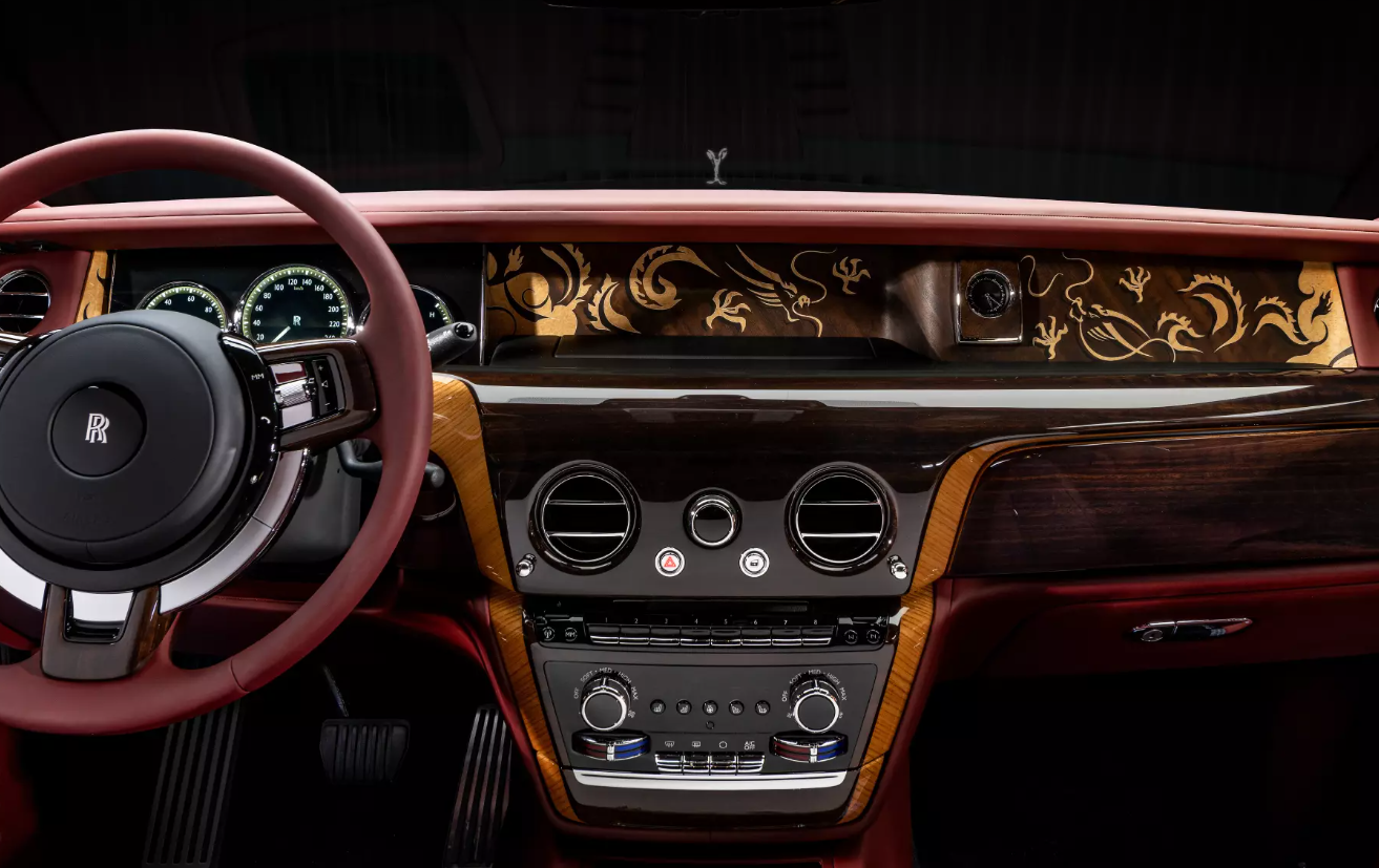 Rolls-Royce Phantom получил спецверсию в честь драконов