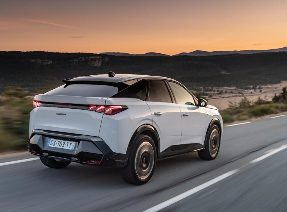 Новий кросовер Peugeot 3008 їде в Україну: названі ціни та мотори