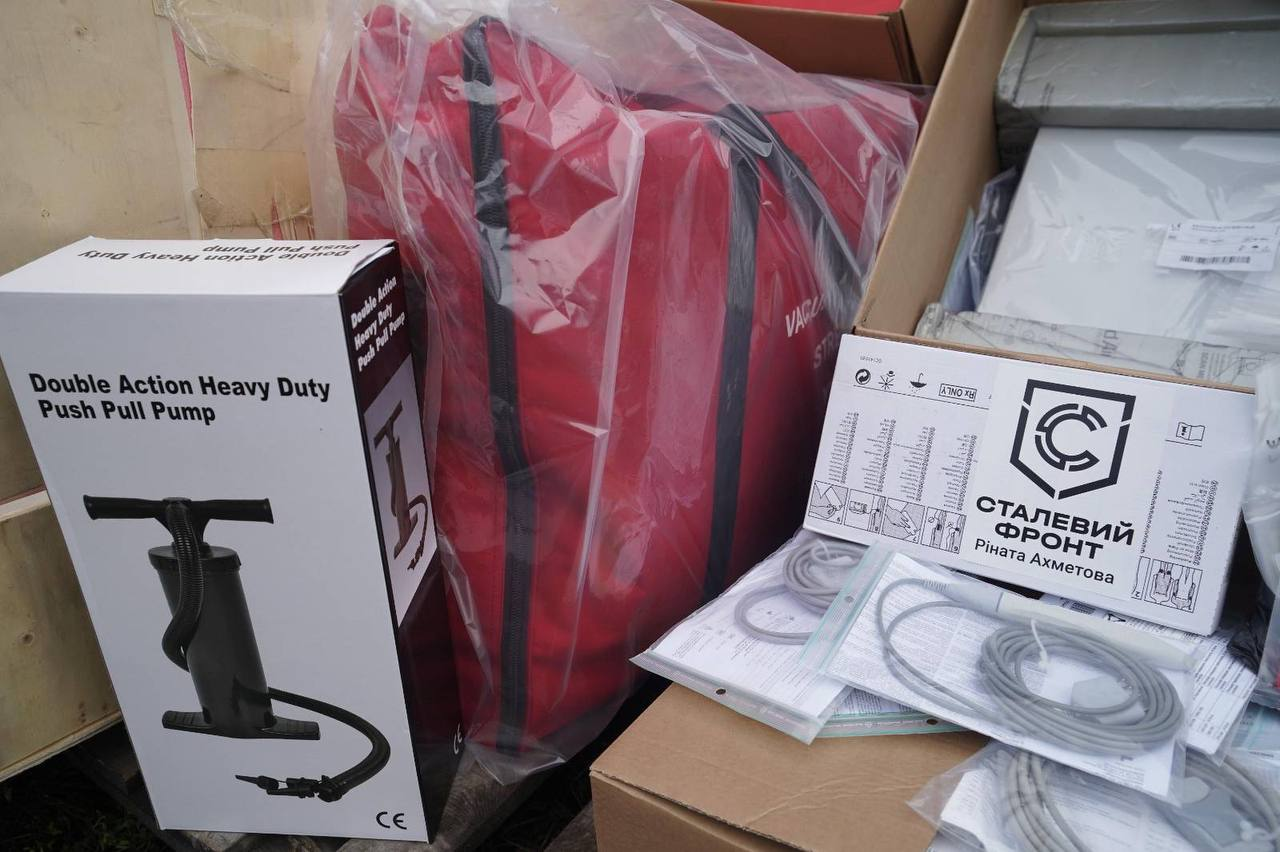 "Сталевий фронт" Ахметова надіслав "Азову" техніку для польового госпіталю