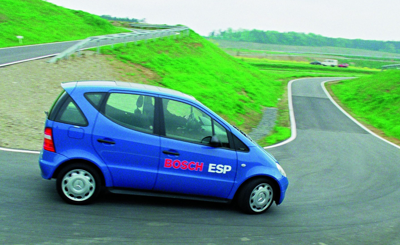 Вчимось завчасно: що робити, якщо машину занесло на дорозі