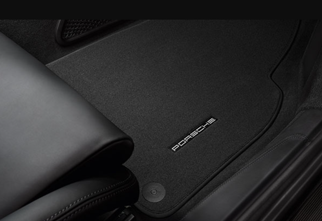 Як вибрати автомобільні килимки для зими: поради водіям