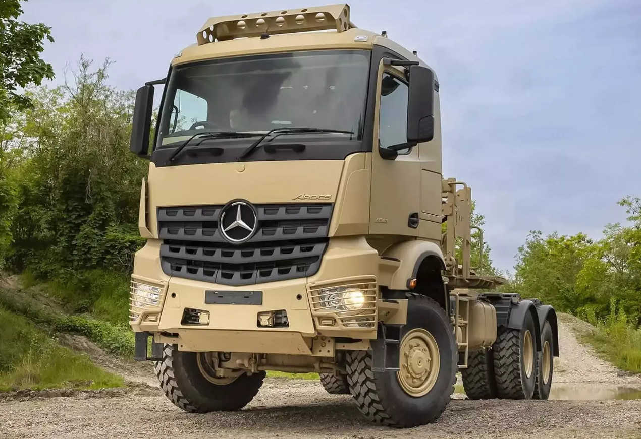 Mercedes-Benz представил новые грузовики для армии: подробности
