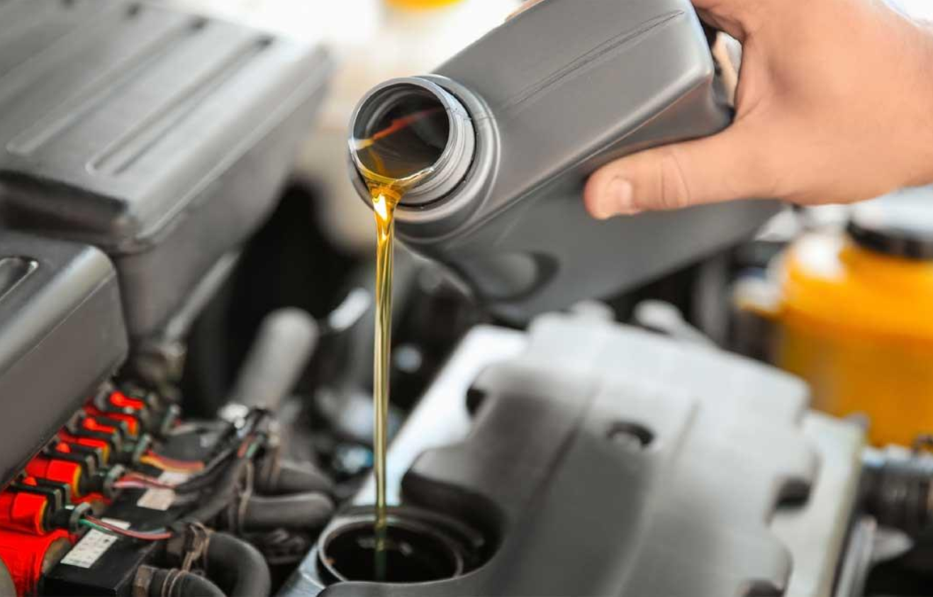 Зимові оливи: як вони впливають на роботу вашого авто в холодну пору