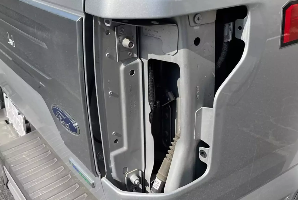 У США почали масово викрадати ліхтарі від найбільш продаваних машин