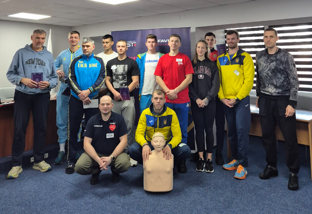 За сприяння Favbet Foundation українські спортсмени проходять навчання з першої допомоги від FAST