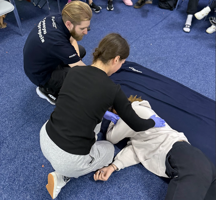 За сприяння Favbet Foundation українські спортсмени проходять навчання з першої допомоги від FAST