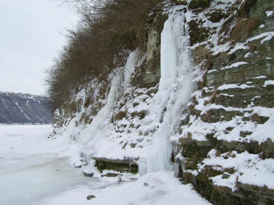 В Тернопольской области замерз водопад "Девичьи слезы" (фото, видео)