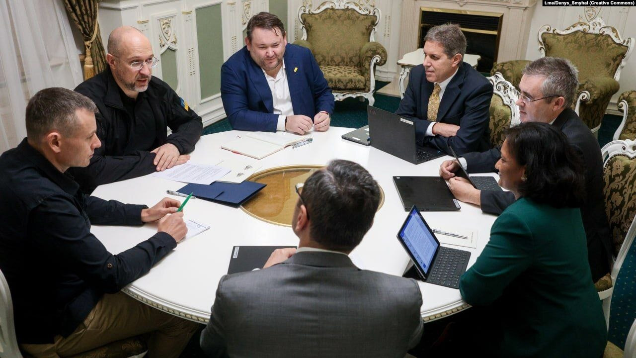 Застрягли в "маяках". Які умови програми МВФ не виконала Україна і чим це загрожує