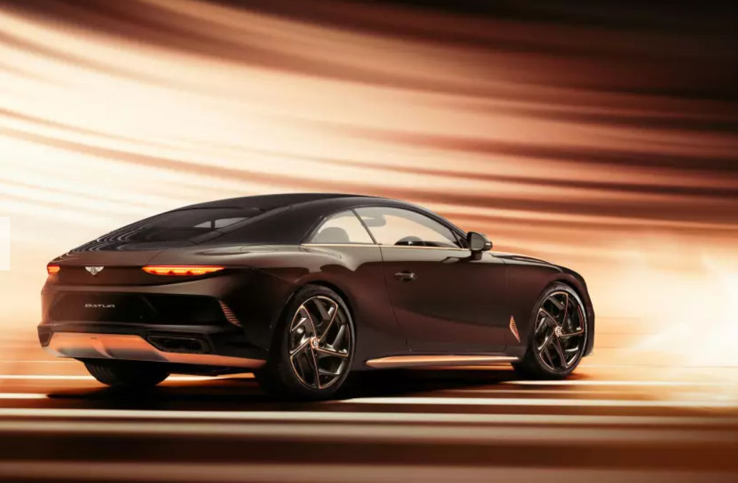 С розовым золотом: Bentley представила уникальное купе Batur