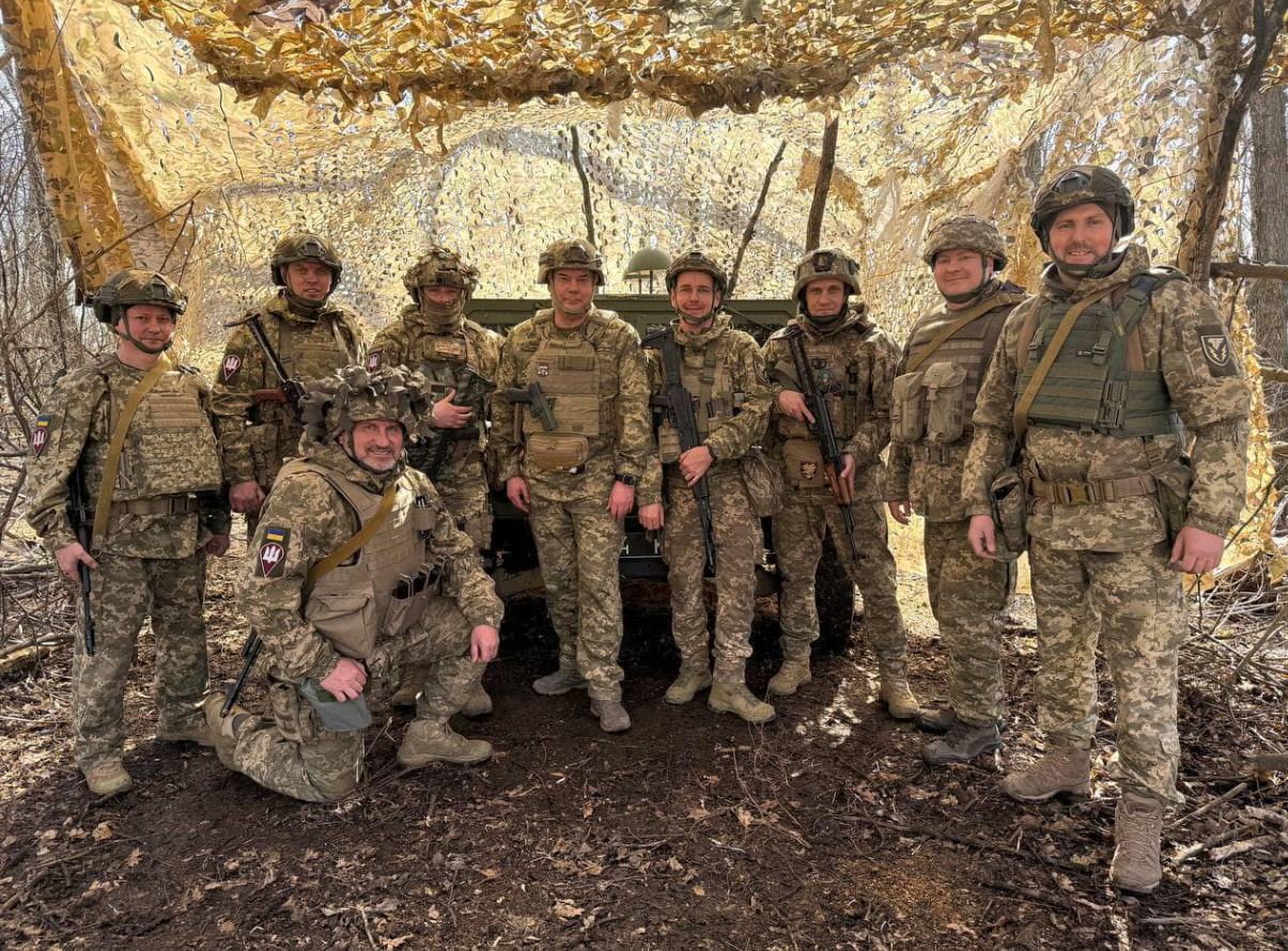 "Символы героизма и славы": украинцы поздравляют добровольцев с их днем и благодарят за службу