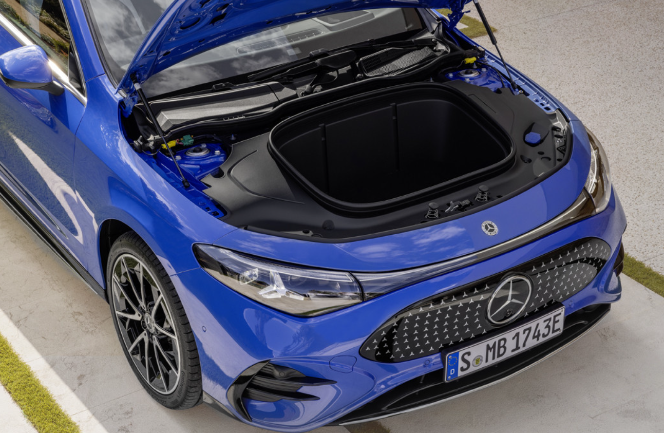 Mercedes-Benz офіційно представив стильний седан CLA: розкриті усі подробиці