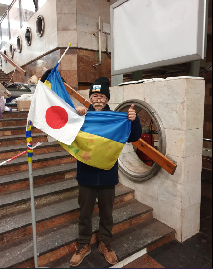 Фуминори Цучико "стал украинцем": известный японский волонтер получил паспорт