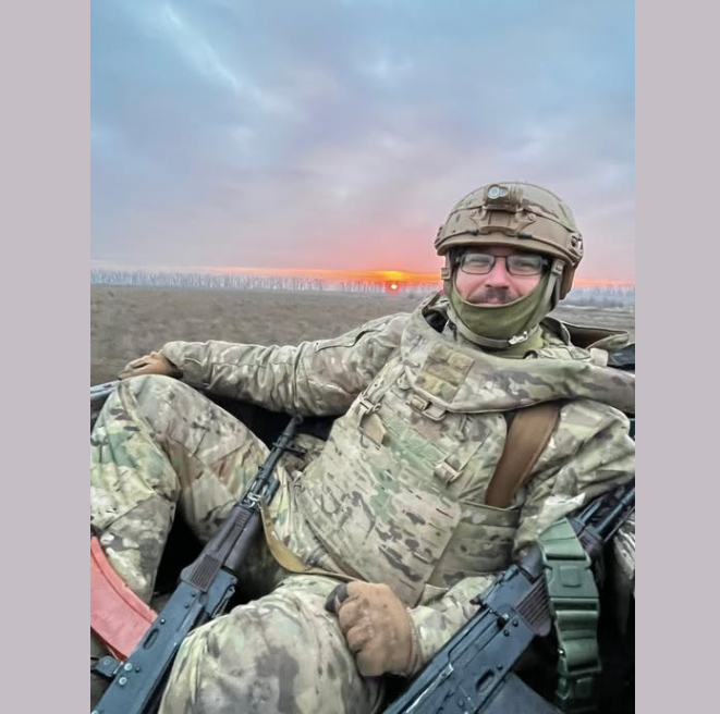 У Києві попрощались із Дмитром Бєндіковим. Як близькі згадують воїна і журналіста